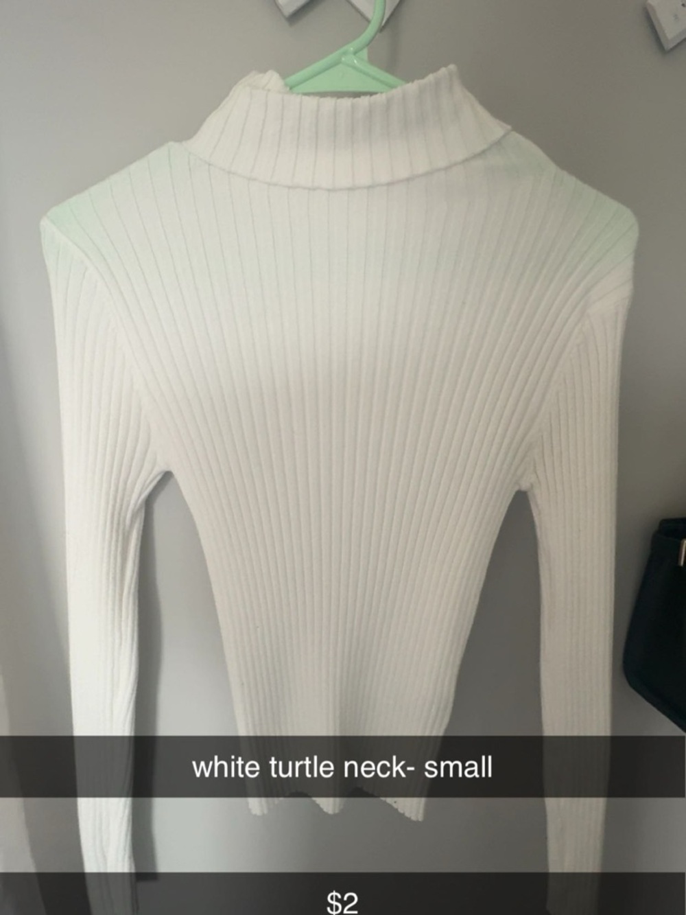 Classic White Ribbed Turtleneck Sweater - Small